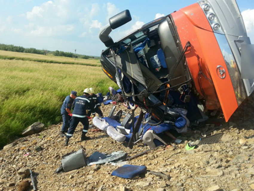 Два человека погибли и 11 получили травмы в жутком ДТП с рейсовыми автобусами в Ростовской области