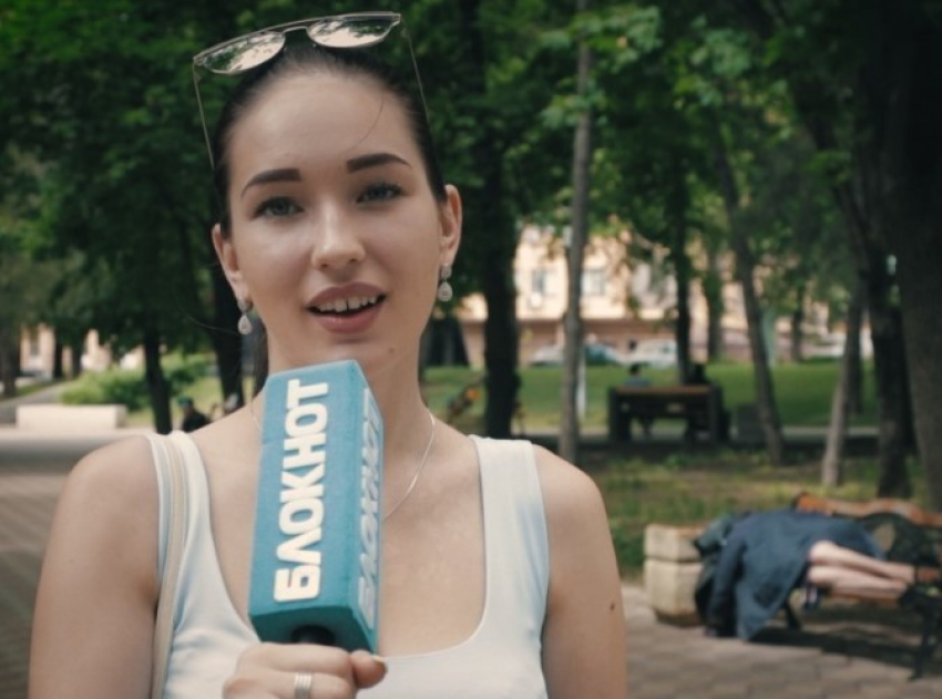 Прекрасная Настя встретила загорелого красавца и прикупила овощей в парке Ростова