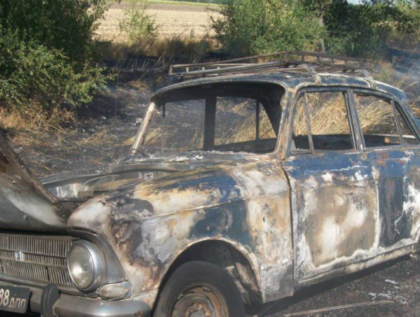 Старенький «Москвич» сжег своего хозяина в Ростовской области