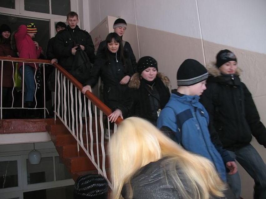 Из-за сообщения о готовящемся теракте эвакуировали две школы в Ростове 