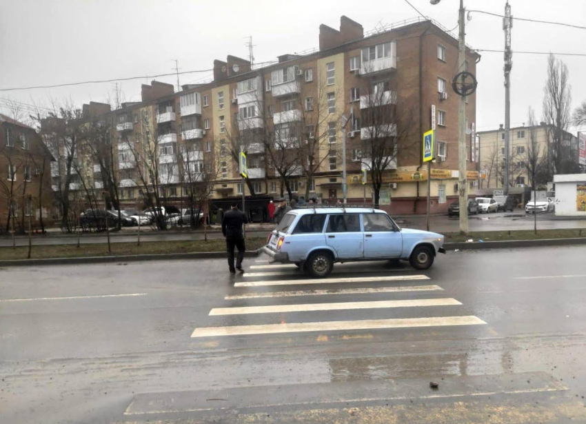 Водитель «Жигули» сбил школьника на пешеходном переходе в Ростове