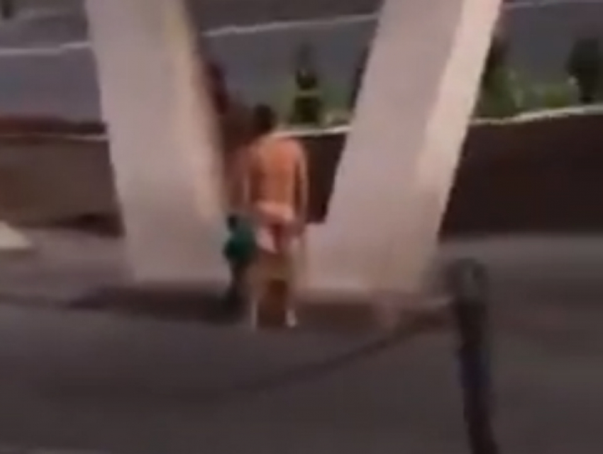 Смешные и голые мексиканцы в центре Ростова шокировали горожан и попали на видео