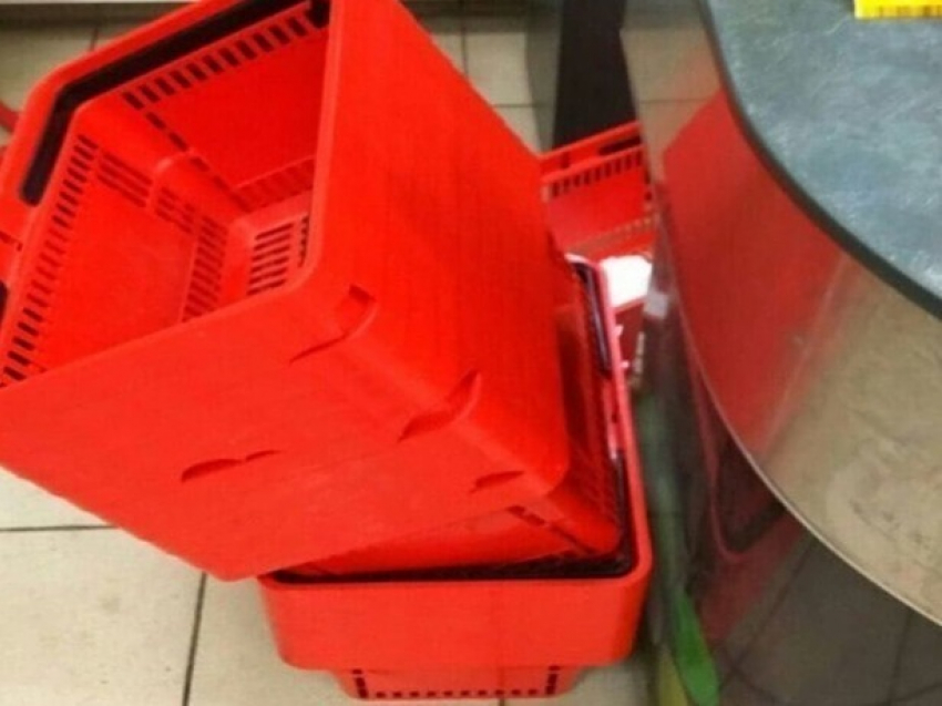 Криво поставленные в супермаркете корзины для покупок ввели ростовчанина- перфекциониста в депрессию