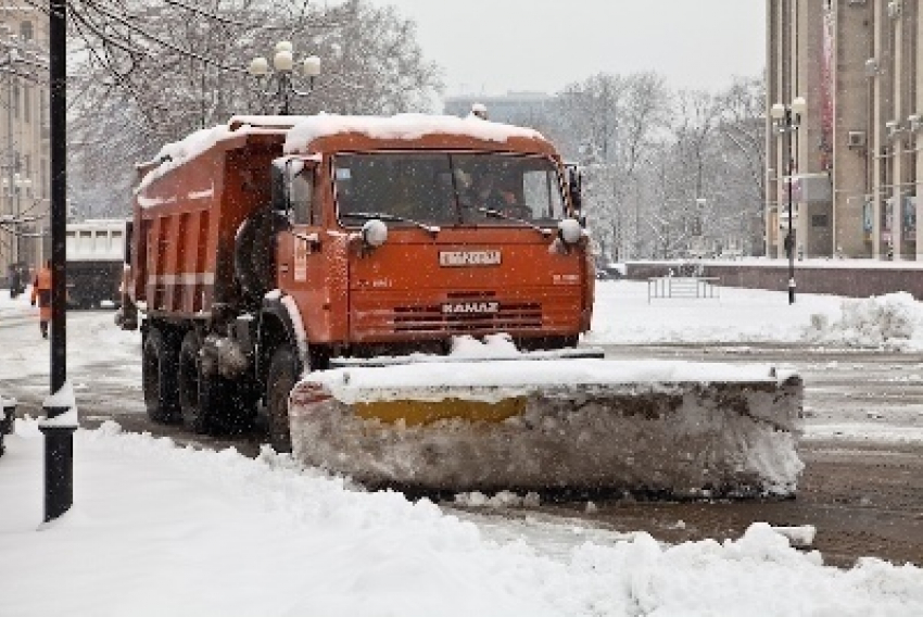 За сутки с улиц Ростова вывезли почти 10 тонн снега