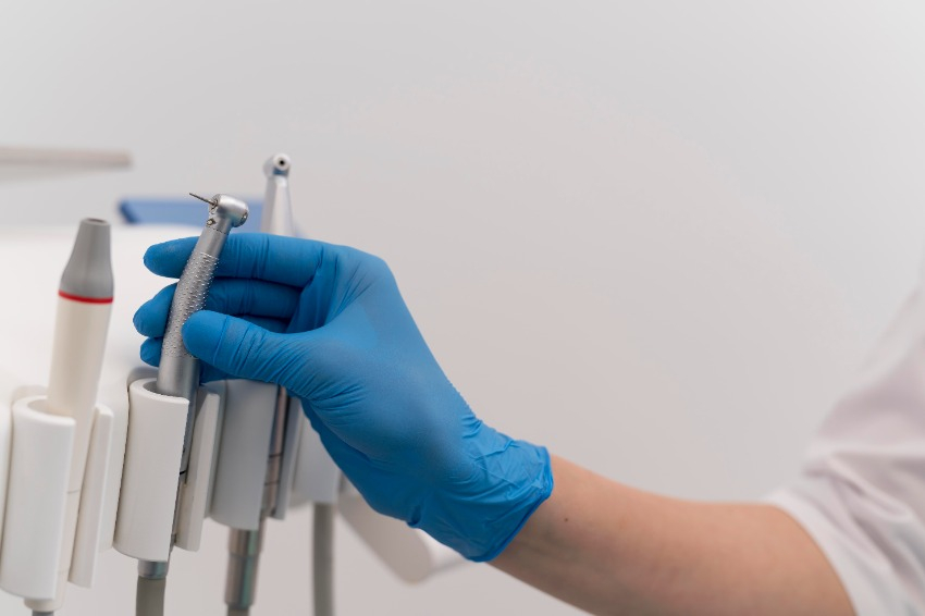 На Дону подорожали стоматологические услуги: удаление зуба выросло в цене почти на 18%