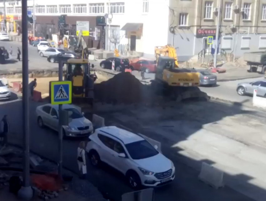 Сумасшедшие пробки ждут ростовчан в конце рабочего дня на Ворошиловском проспекте