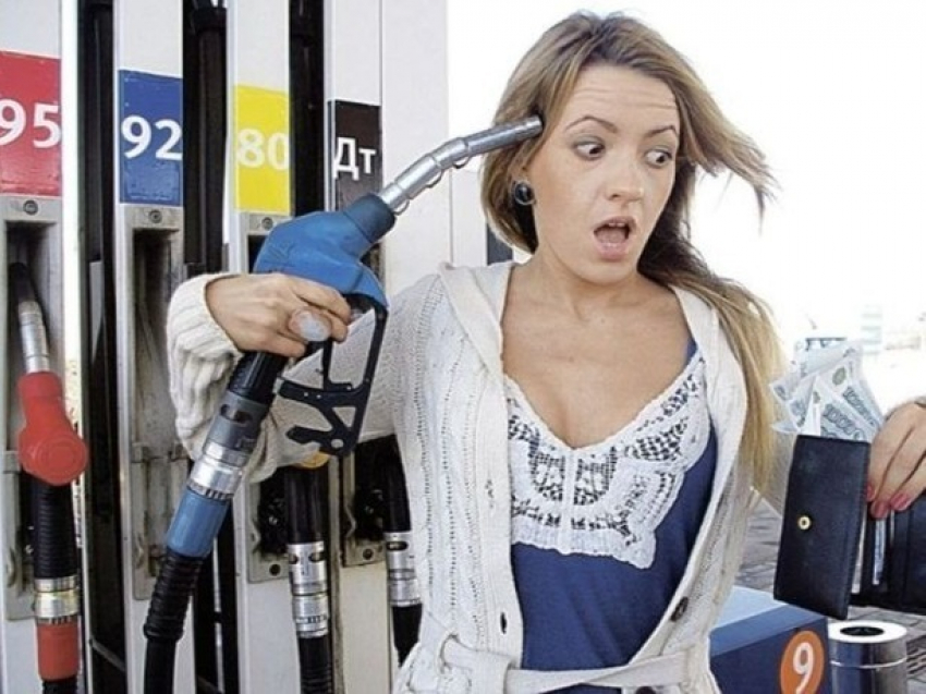 Власти Ростова не будут ничего решать с ростом цен на бензин