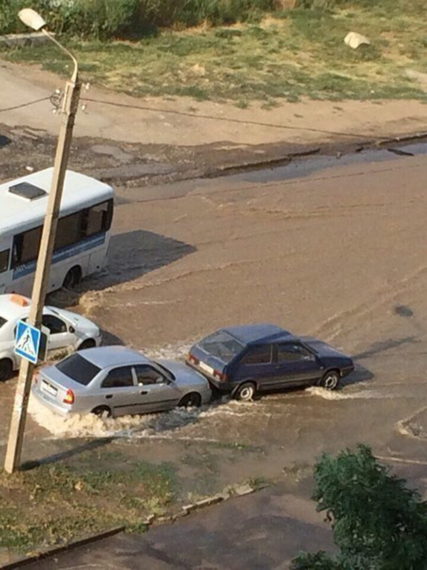 В Ростове локализовали потоп на улице Орбитальной