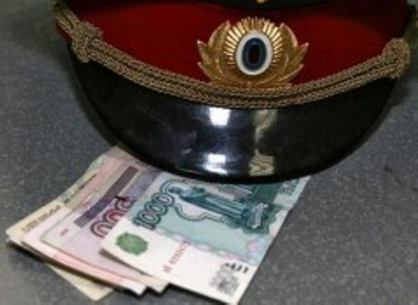 В Ростове сотрудник полиции подозревается в получении взятки в 1 млн 150 тысяч рублей