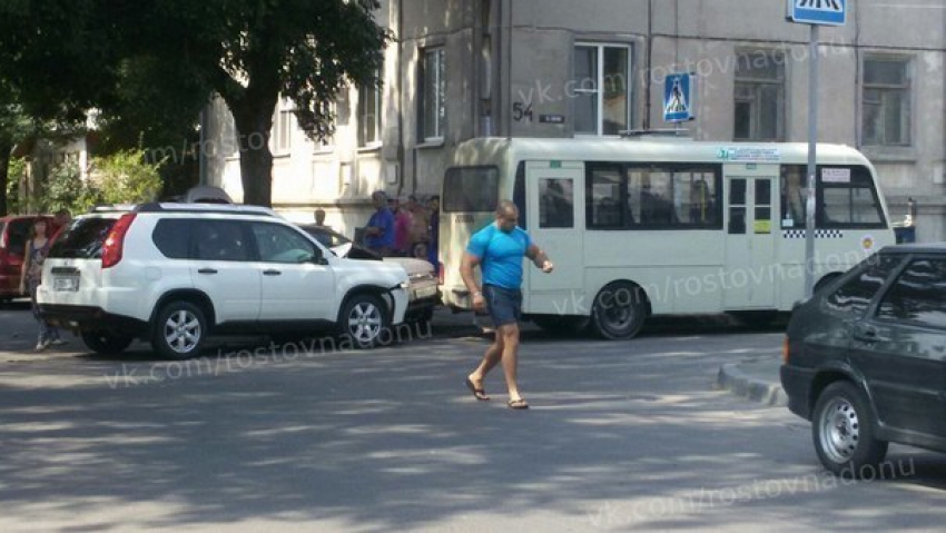 В Ростове произошло ДТП с участием маршрутки 