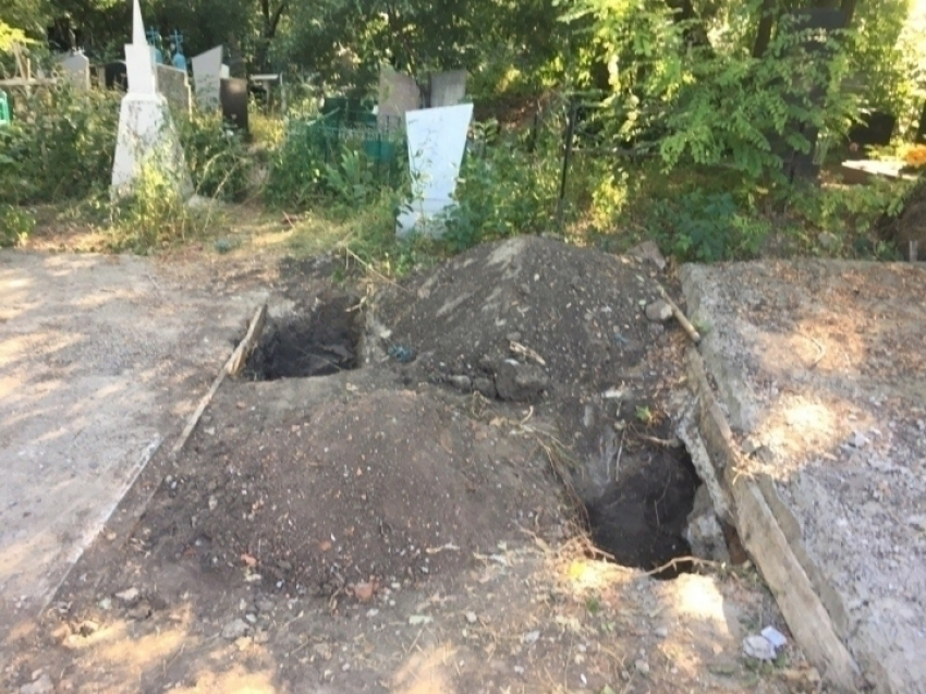 Вандалы разорили цыганские захоронения в Новочеркасске 