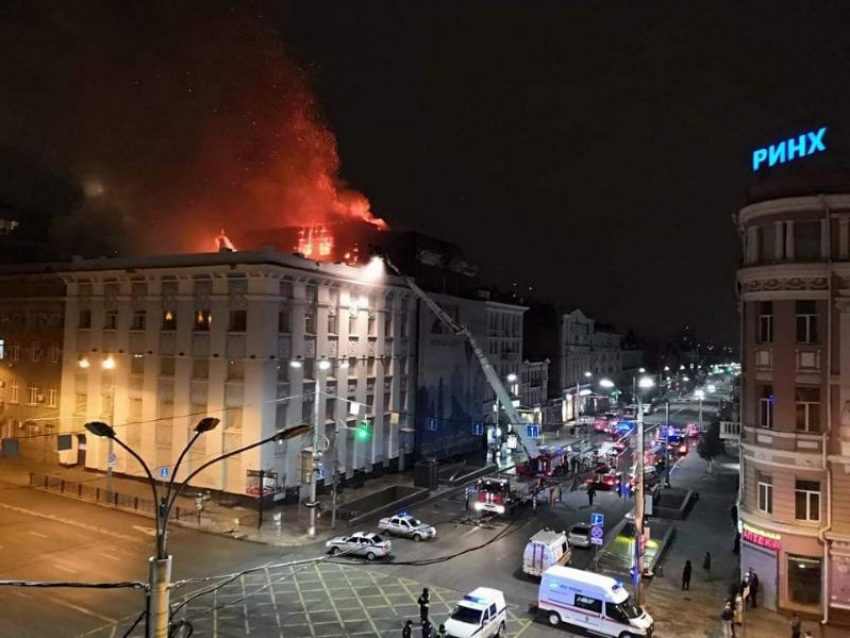 В центре Ростова загорелся доходный дом Сариевых