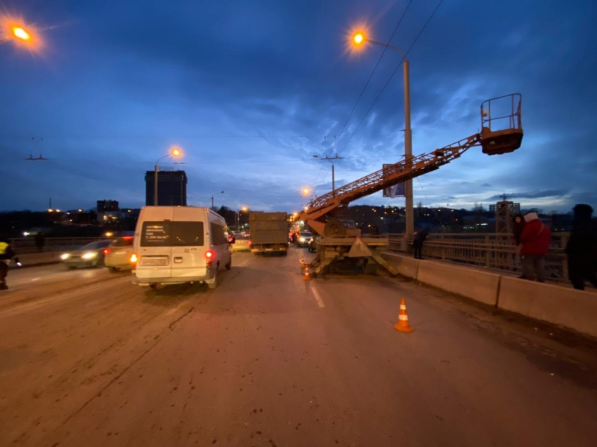 В Ростове осудили водителя грузовика, по вине которого погибли двое рабочих на мосту Стачки 