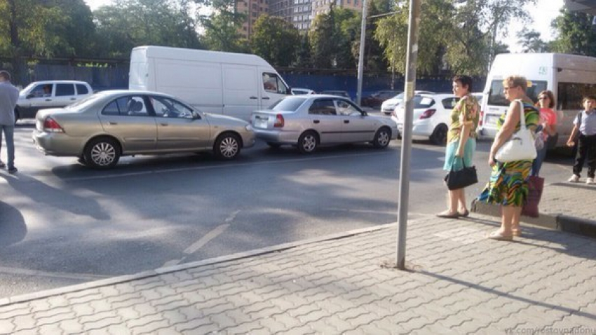 В центре Ростова столкнулись четыре машины