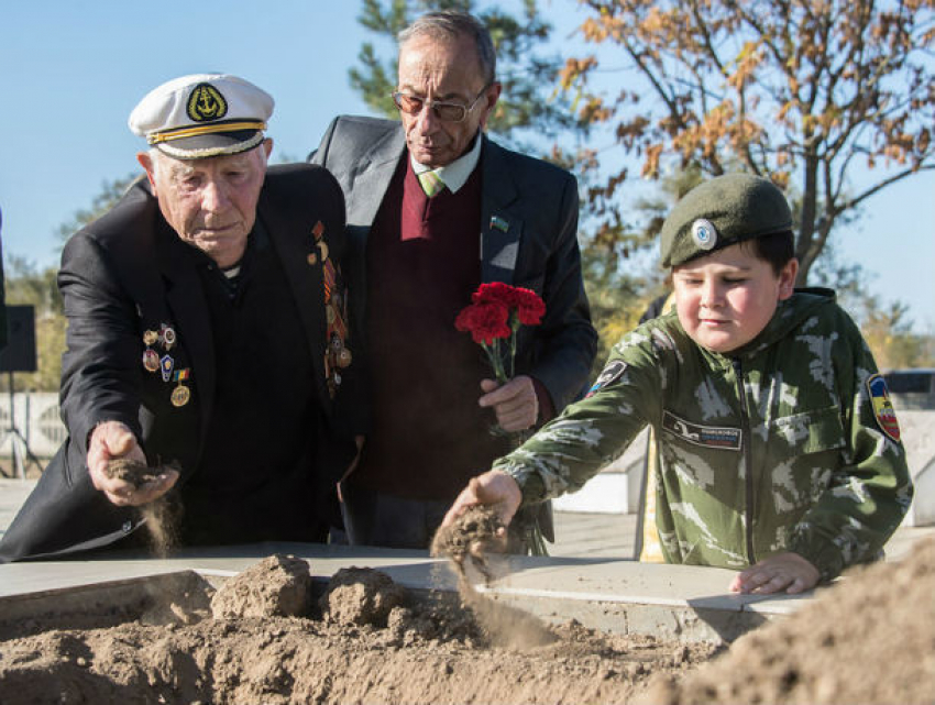 Ростовские поисковики вернули семьям погибших героев войны