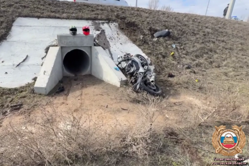 Мотоциклист и его молодая пассажирка погибли в жутком ДТП в Ростовской области