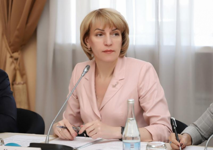 Глава Таганрога приняла приглашение жителей на чай с вонючей водой