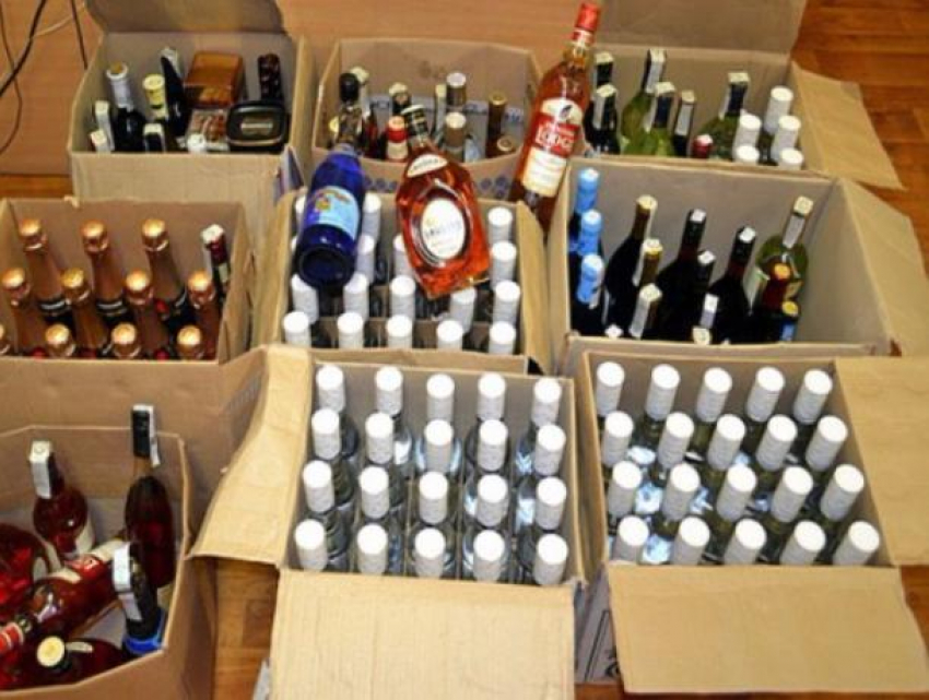 Опасный алкоголь изъяли из двух магазинов Ростова