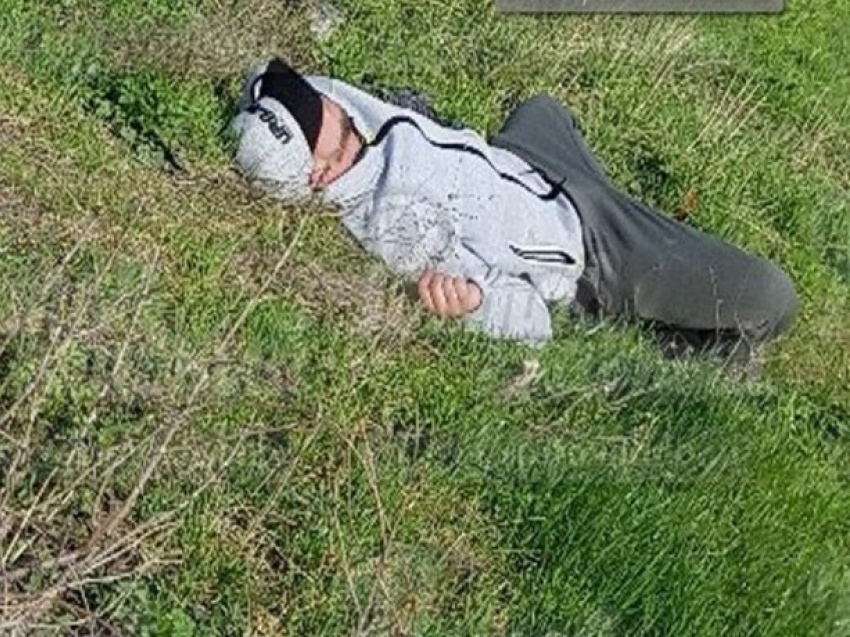 В Ростове обнаружили на улице молодого человека без сознания 