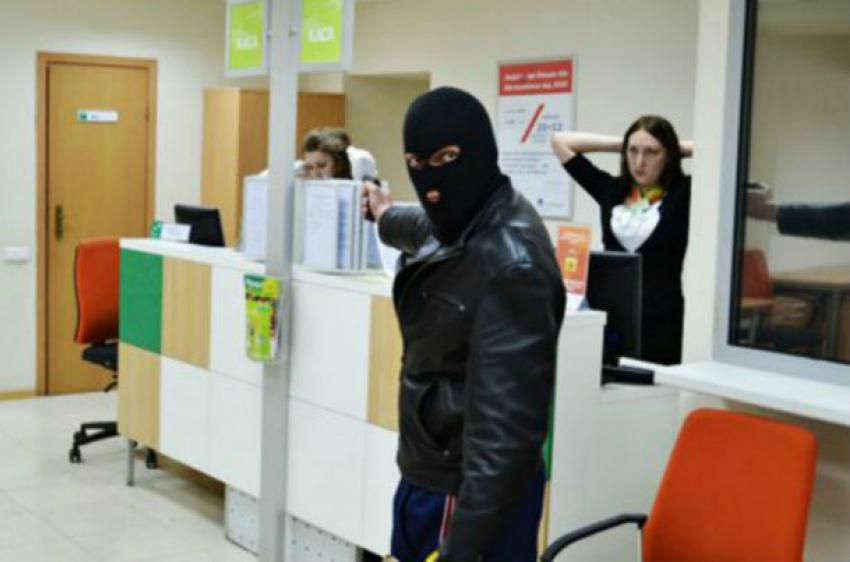 Вооруженный рецидивист ограбил офис микрозаймов в Ростове