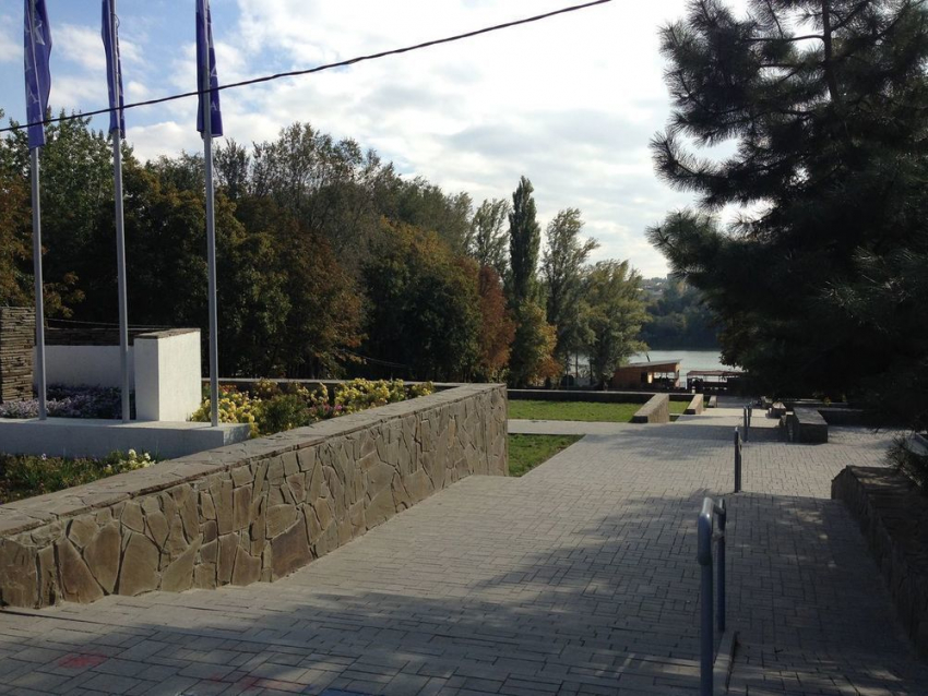 В ростовском парке на Северном установили экологичные фонари