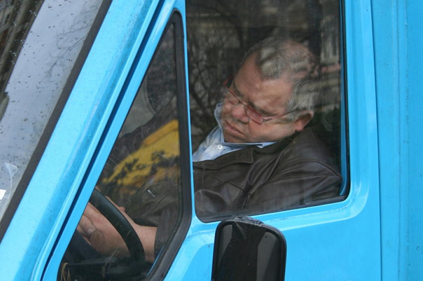 Ростовские водители городского транспорта работают с нарушением режима труда и отдыха 