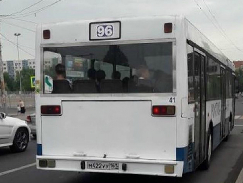 Неадекватный маршрутчик игнорировал замечания падающих при каждом «старте» пассажиров в Ростове