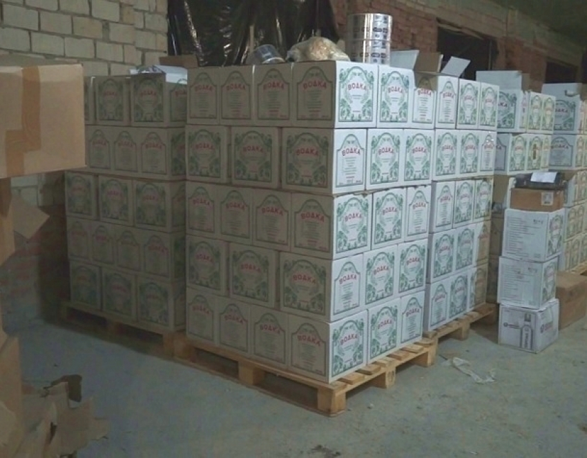 30 тонн паленой водки обнаружили на подпольном заводе в Ростовской области