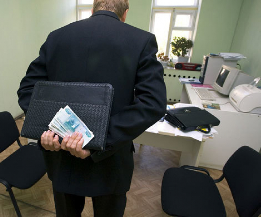 В Ростове осудили мужчину за попытку дать взятку полицейскому