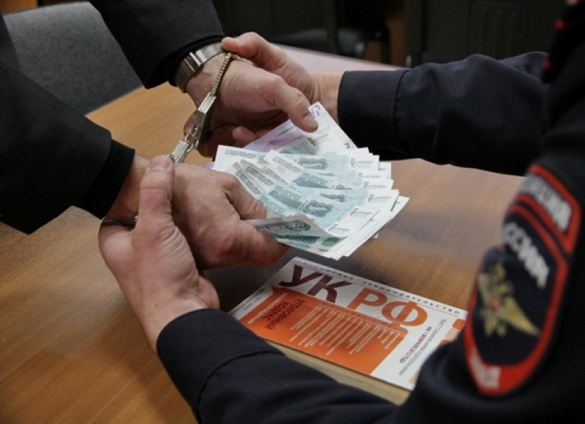 Посредника взятки от наркоторговца силовику в Ростовской области посадили на 5 лет и оштрафовали на 10 миллионов
