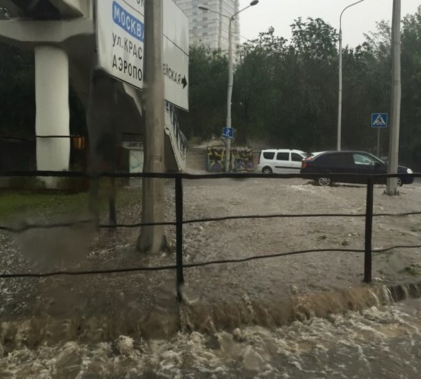 В Ростове новые ливневки должны решить проблему с дорожными провалами