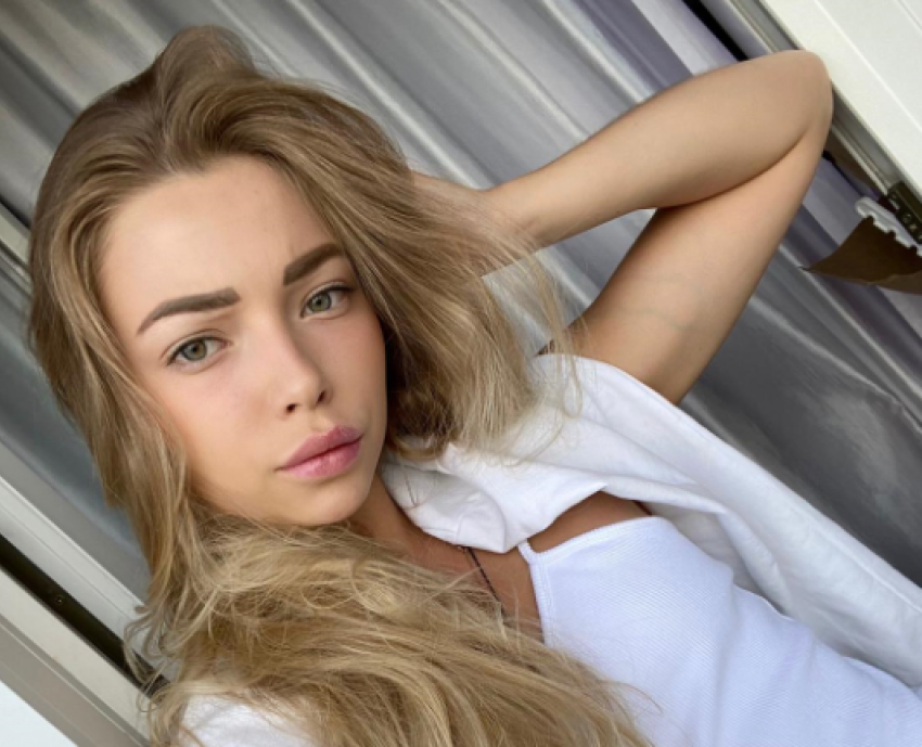 «Люблю свою работу, занимаюсь бодибилдингом»: Мария Найдешкина в конкурсе «Мисс Блокнот Ростов-2021»