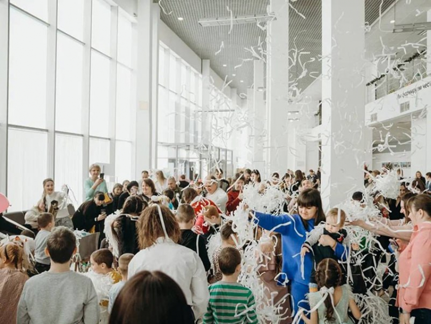 Новогодний семейный праздник с подарками от маркетплейса FRESH пройдет в Аксае