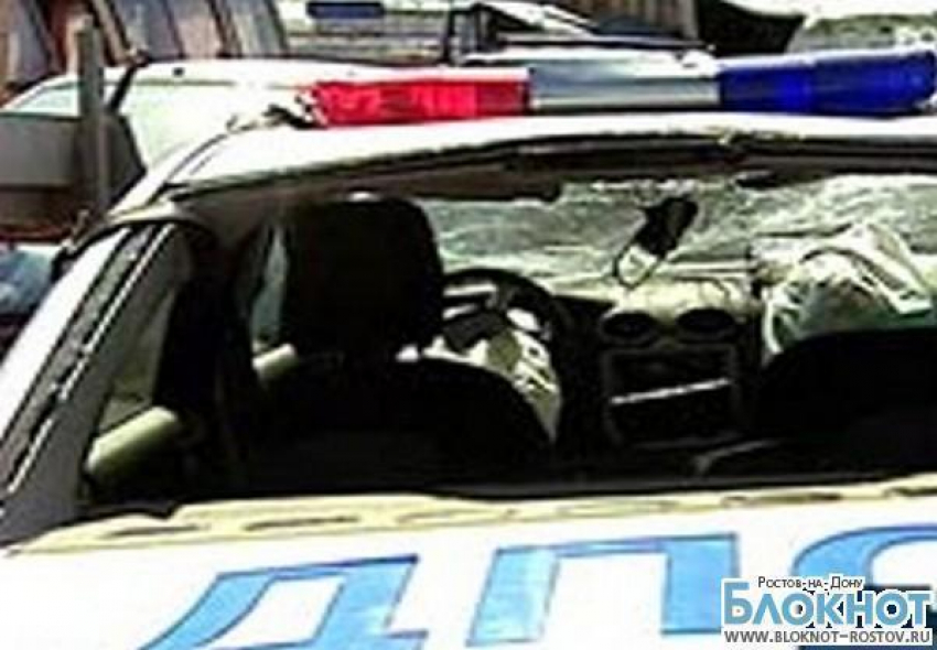 В Ростове столкнулись полицейская машина и маршрутка, 2 человека пострадали