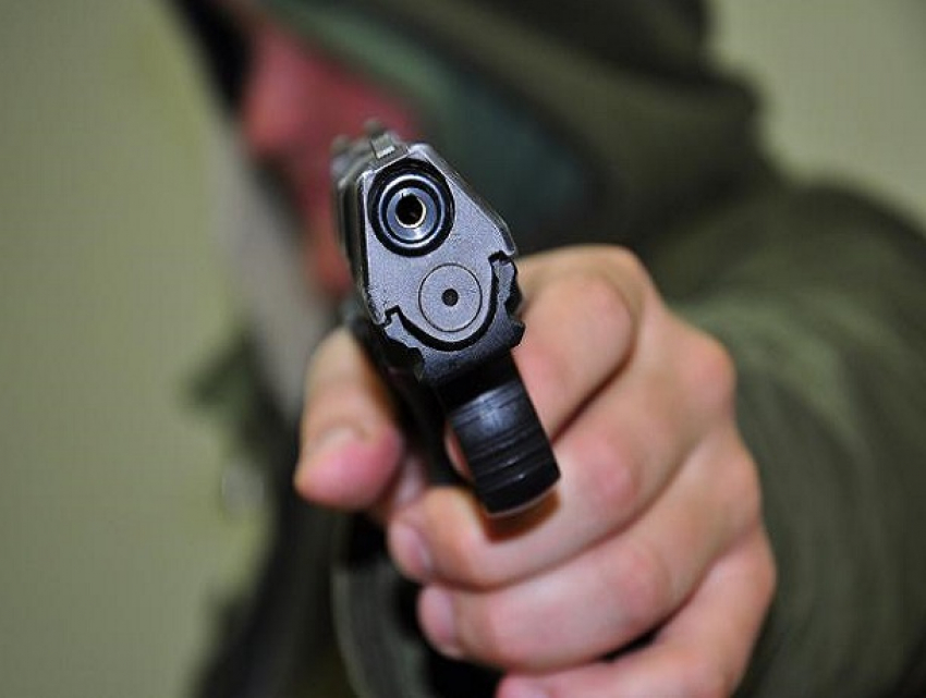 Вооруженный «пистолетом» мужчина попытался ограбить магазин в Ростовской области