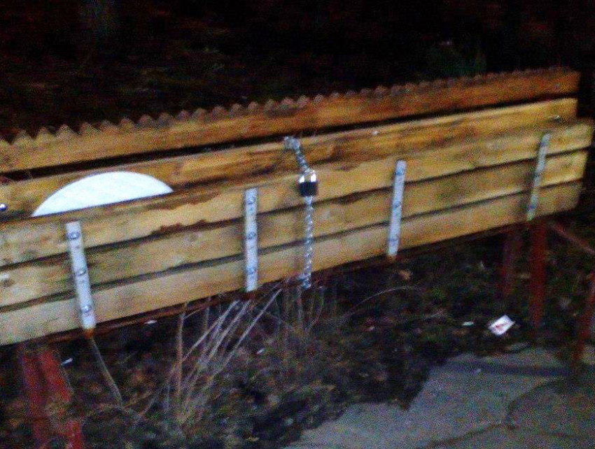 «Пыточную» скамейку обнаружили у себя во дворах жители Ростова