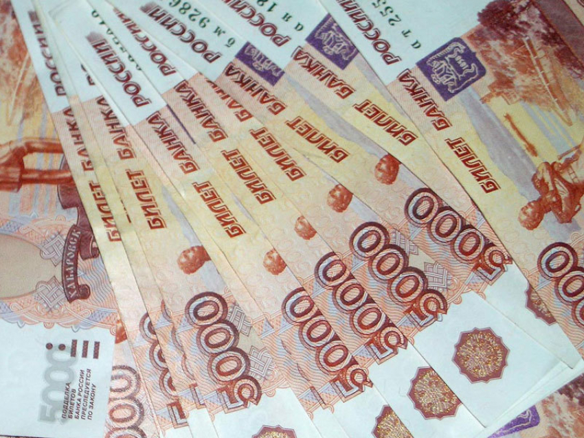 В Ростове судебный пристав решил присвоить себе 50 тысяч рублей должника 