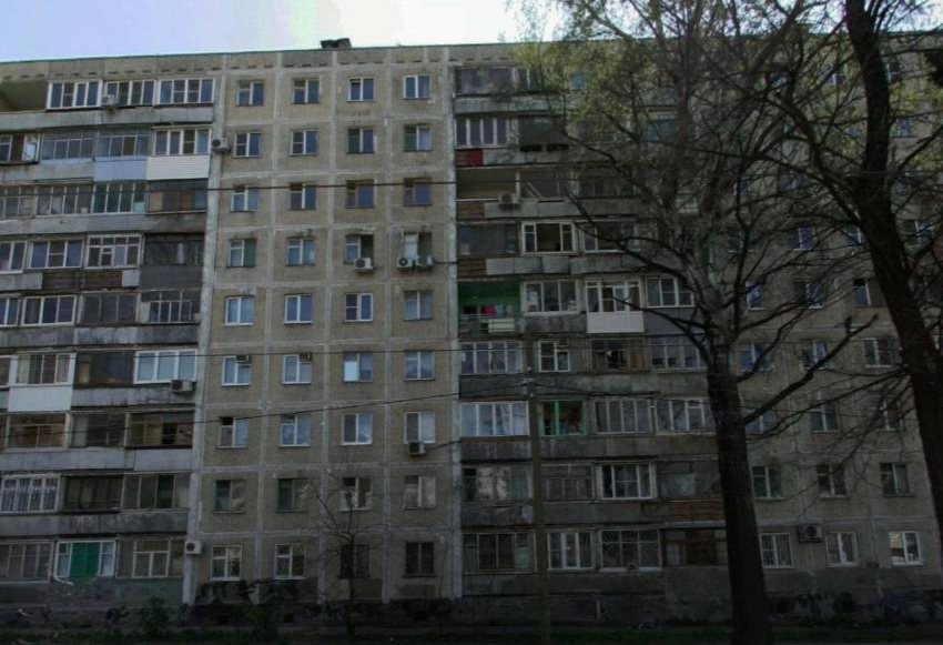 Жильцы ростовской многоэтажки моются «в тазике» уже два месяца