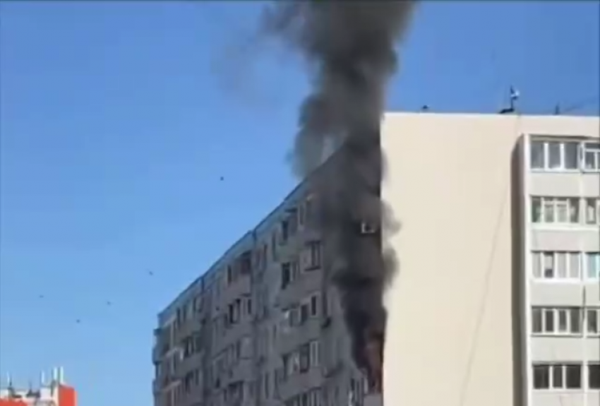 Квартира выгорела в многоквартирном доме возле рынка Квадро в Ростове