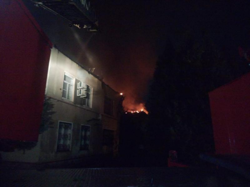 В Волгодонске загорелся многоквартирный дом