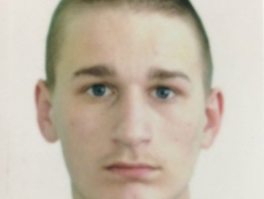 Симпатичный светловолосый 18-летний юноша пропал в Ростовской области