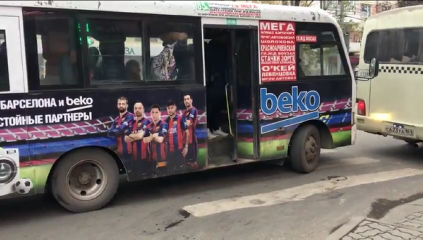 Ростовчан  возмущают водители маршруток, высаживающие людей на переходах