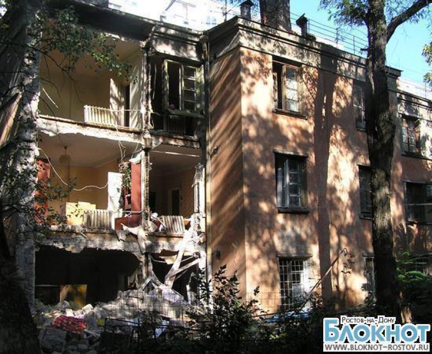 В Ростове жильцов дома, стена которого обрушилась, переселяют в аварийный дом