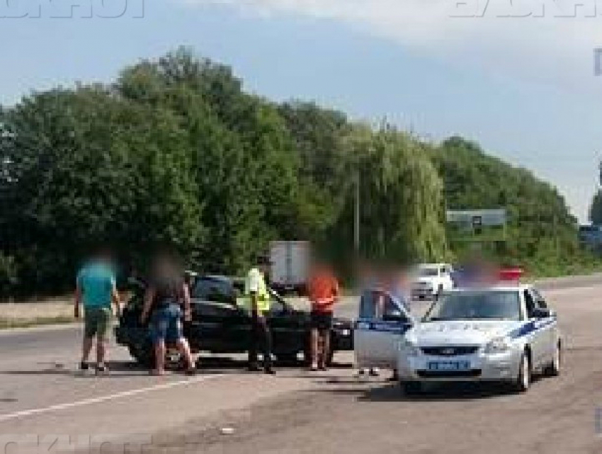 Зазевавшийся водитель иномарки спровоцировал ДТП с четырьмя пострадавшими под Ростовом