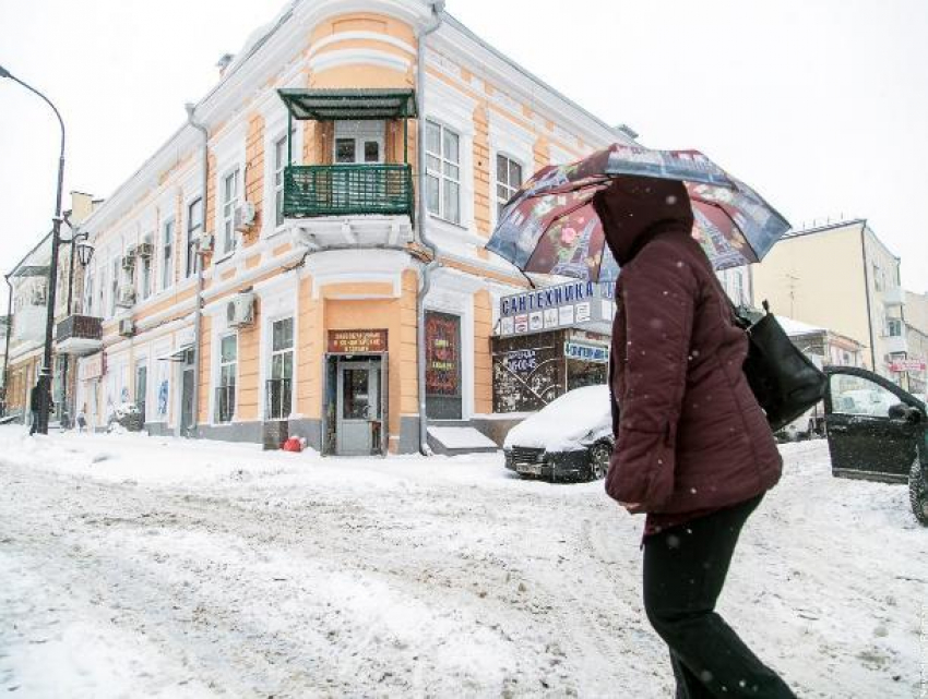 Власти Ростова решили отказаться от песка при уборке улиц зимой