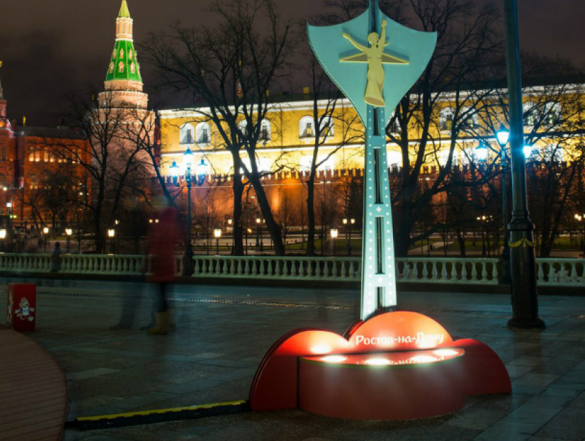 Ростовская стела стала достопримечательностью Москвы под Новый год