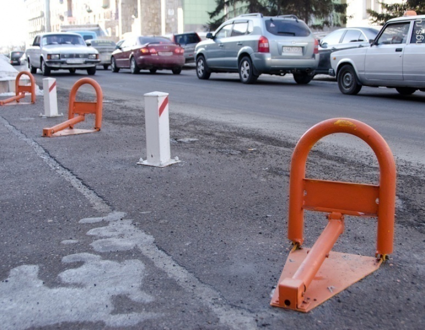 На Пушкинской убрали незаконные ограждения для парковки
