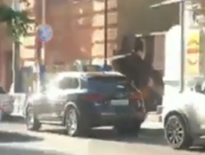 Ответственный инспектор «раскрыл» хитрого автохама для заслуженного штрафа в Ростове на видео