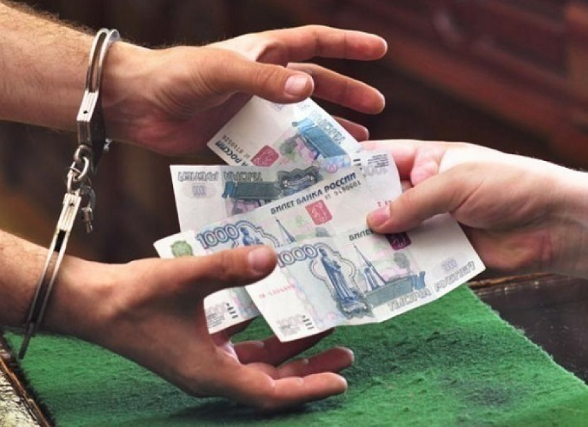 Мошенник в Ростовской области попытался получить из бюджета 200 тысяч рублей