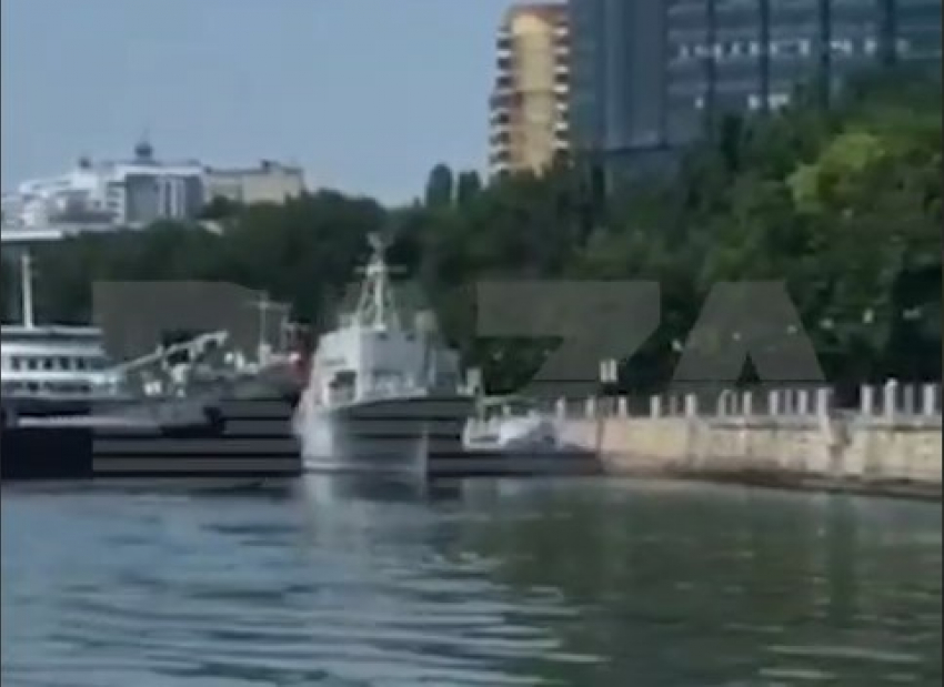 В Ростове на набережной столкнулись два корабля